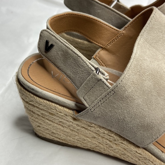 Vionic size 9 cream colored 3 inch wedge sandals in excellent condition - Picture 3 of 13